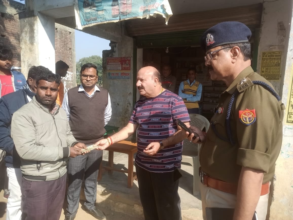 बाबूपुर गांव में इसी मकान को लेकर था विवाद संवाद।