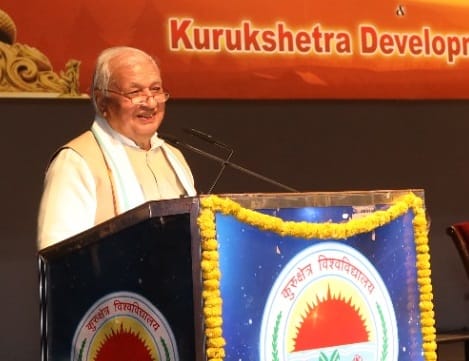 कुरुक्षेत्र।  संगोष्ठी में संबोधित करते हुए उत्तराखंड के राज्यपाल लेफ्टिनेंट जनरल गुरमीत सिंह।