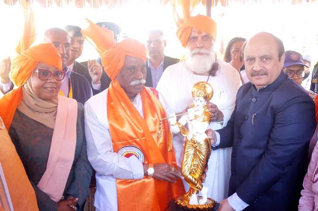 कुरुक्षेत्र।  संगोष्ठी में संबोधित करते हुए उत्तराखंड के राज्यपाल लेफ्टिनेंट जनरल गुरमीत सिंह।