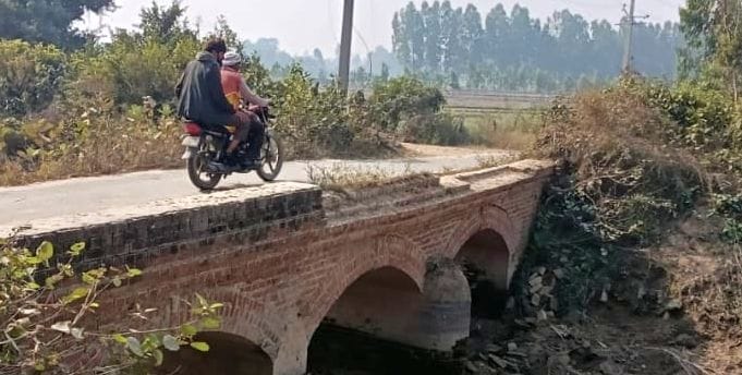 अब: परौर में गणेशपुर धरमपुर के बीच मरम्मत के बाद तैयार हुई पुलिया। संवाद