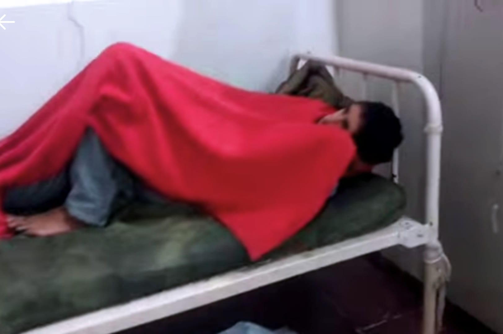 जीएमसी में मरीज को मुहैया करवाया गया बिस्तर। स्रोत : सोशल मीडिया जीएमसी में मरीज को मुहैया करवाया गया बिस्तर। स्रोत : सोशल मीडिया