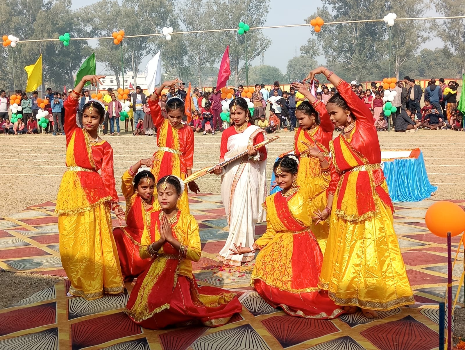 पीलीभीत के गांधी स्टेडियम में आयोजित बेसिक शिक्षा विभाग की जनपदीय शैक्षिक बाल क्रीड़ा प्रतियो