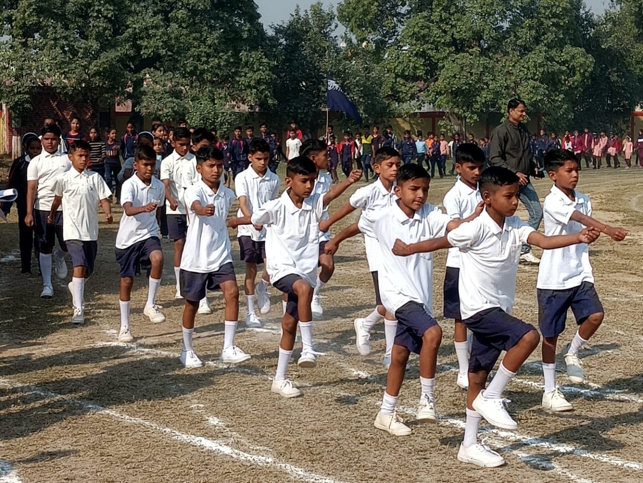 पीलीभीत के गांधी स्टेडियम में आयोजित बेसिक शिक्षा विभाग की जनपदीय शैक्षिक बाल क्रीड़ा प्रतियो