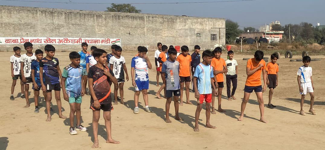 08जेएनडी21: कबड्डी मैच में हिस्सा लेने पहुंचे खिलाड़ी। संवाद
