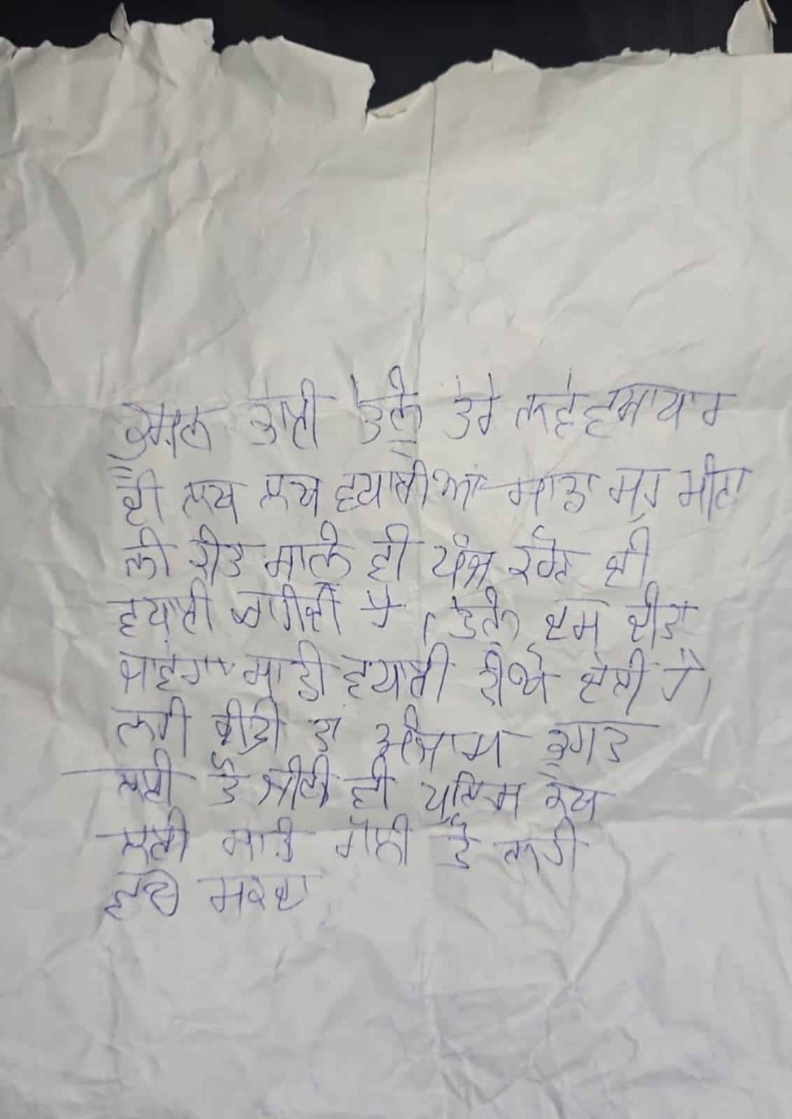 इंदिरा चौक के पास सराफा कारोबारी की दुकान के बाहर चिट्ठी फैंकने वाला सीसीटीवी में हुआ कैद: संवा इंदिरा चौक के पास सराफा कारोबारी की दुकान के बाहर चिट्ठी फैंकने वाला सीसीटीवी में हुआ कैद: संवा