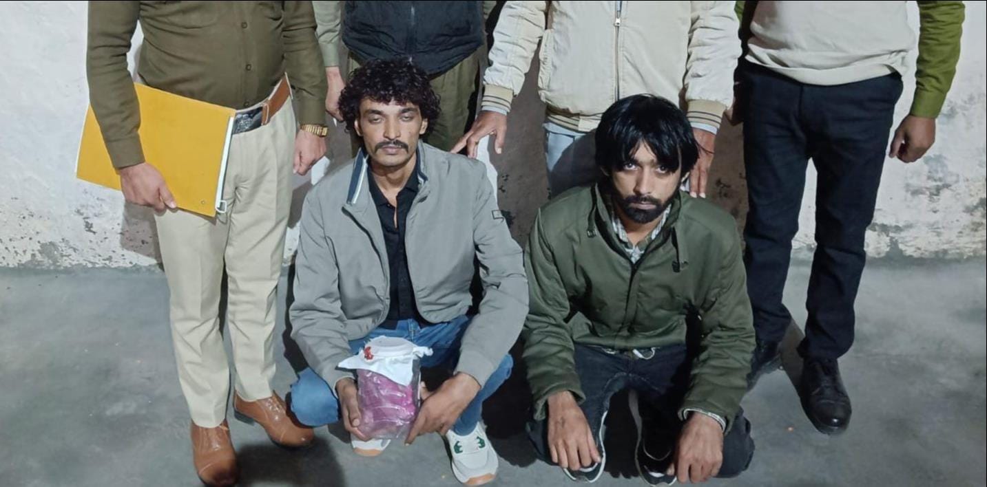 09जेएनडी02-पुलिस गिरफ्त में हर्ष फायरिंग करने के आरोपी। स्रोत पुलिस 09जेएनडी02-पुलिस गिरफ्त में हर्ष फायरिंग करने के आरोपी। स्रोत पुलिस