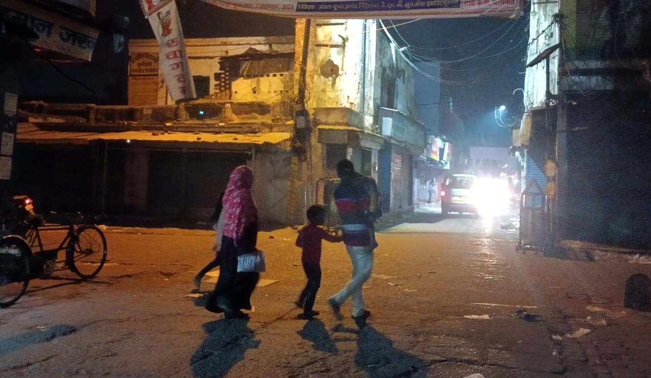 पीलीभीत के असम चौराहे पर नही लगा अलाप।संवाद पीलीभीत के असम चौराहे पर नही लगा अलाप।संवाद