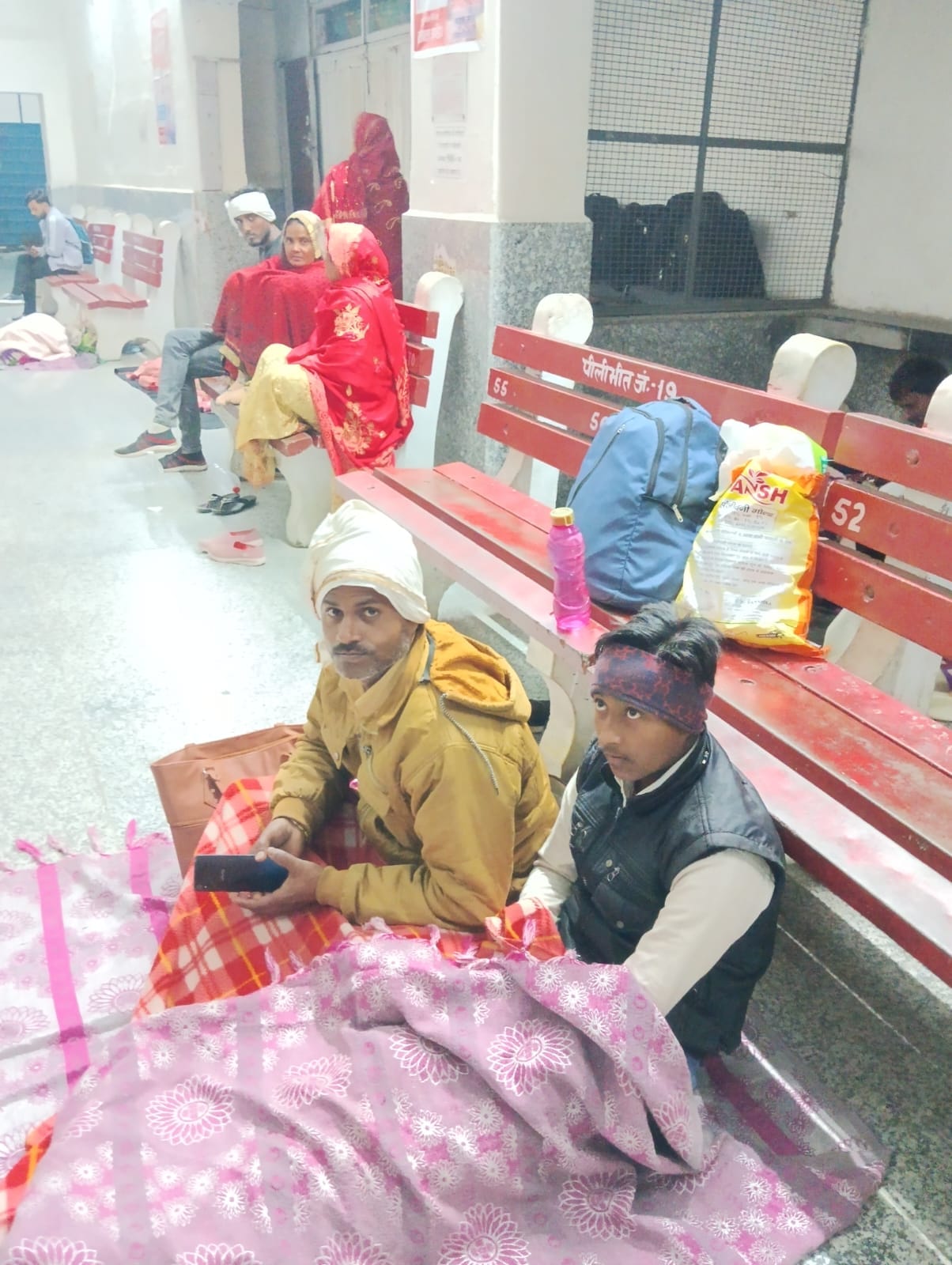 पीलीभीत के असम चौराहे पर नही लगा अलाप।संवाद पीलीभीत के असम चौराहे पर नही लगा अलाप।संवाद