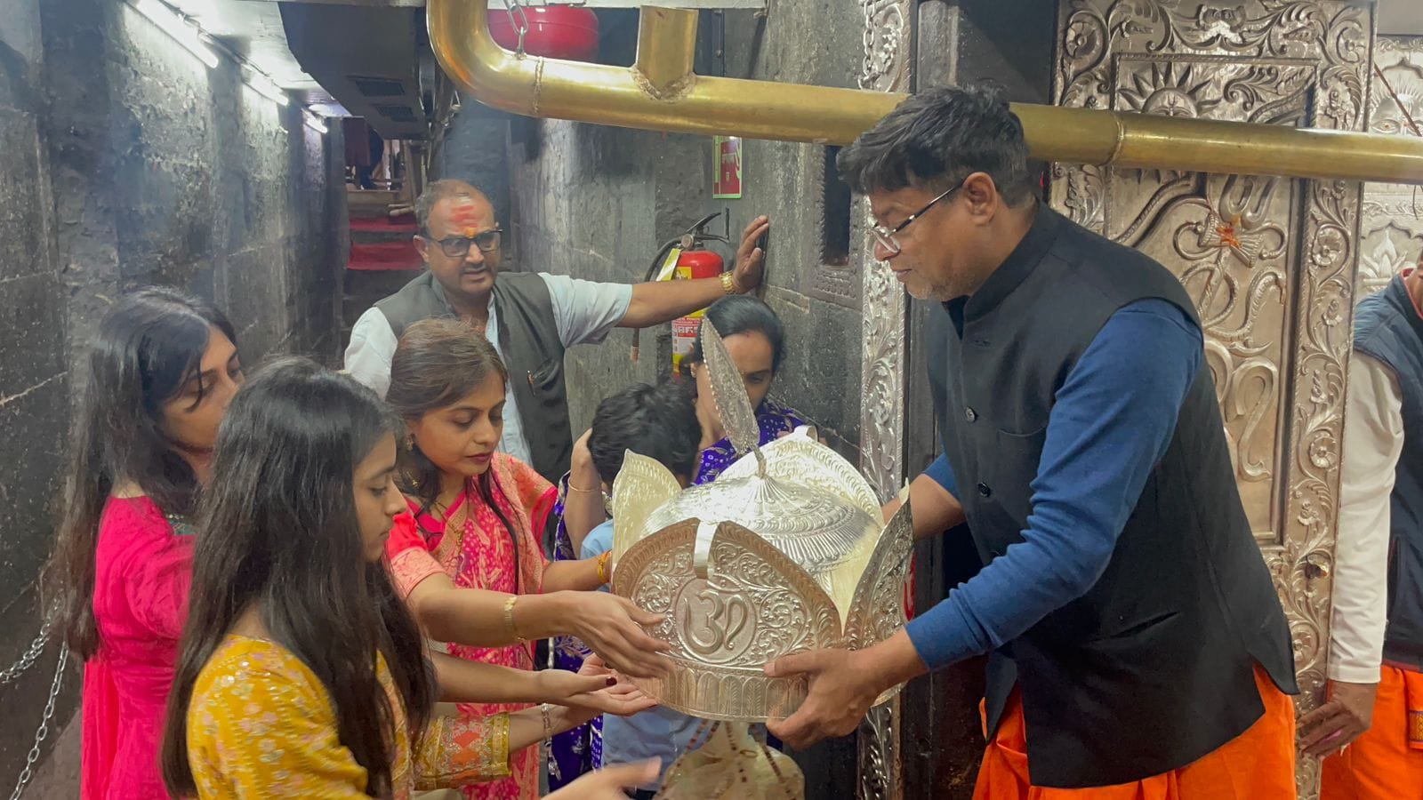 भस्म आरती मे श्री गणेश के स्वरूप में सजे बाबा महाकाल, मस्तक पर नजर आया सूर्य, चंद्र व त्रिनेत्र