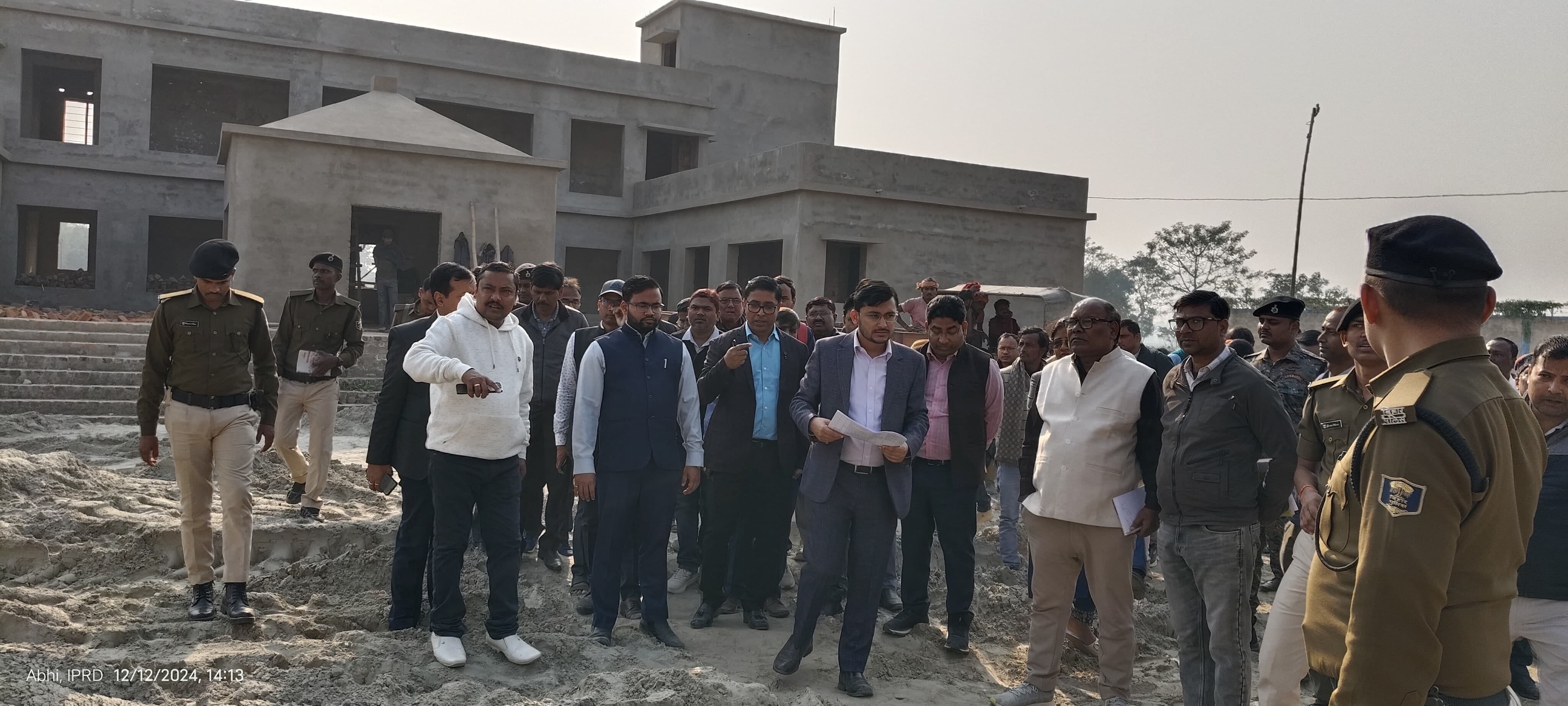 डीएम सुब्रत सेन का निरीक्षण डीएम सुब्रत सेन का निरीक्षण
