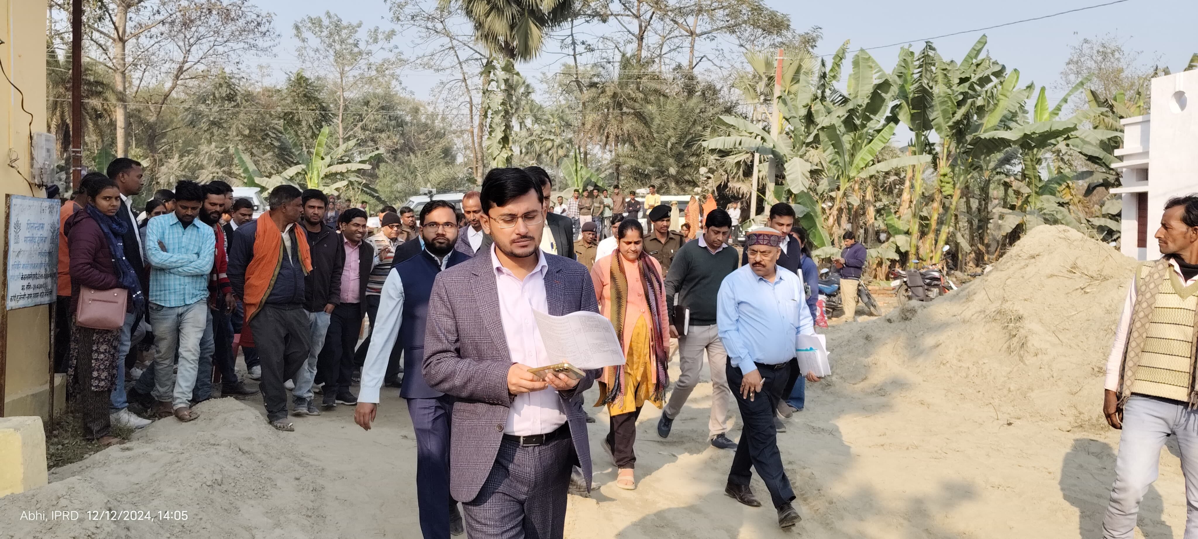 डीएम सुब्रत सेन का निरीक्षण डीएम सुब्रत सेन का निरीक्षण