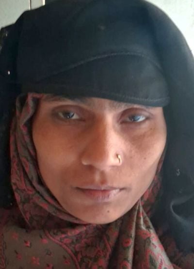 जिला अस्पताल में पर्चा बनवाने  को लगी लाइन। संवाद