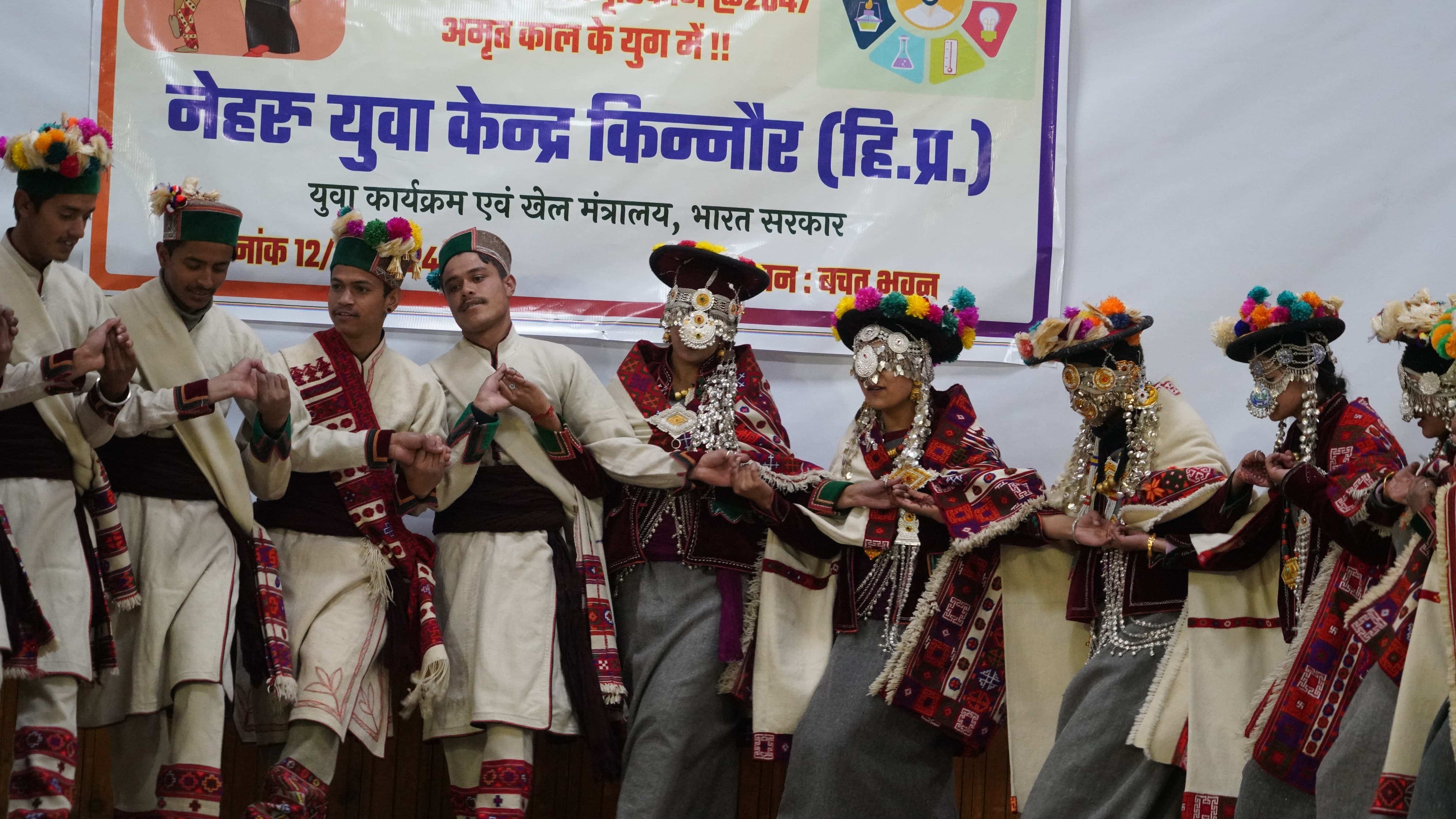 रिकांगपिओ में नेहरू युवा केंद्र के सौजन्य से आयोजित युवा उत्सव में सांस्कृतिक कार्यक्रम पेश करत रिकांगपिओ में नेहरू युवा केंद्र के सौजन्य से आयोजित युवा उत्सव में सांस्कृतिक कार्यक्रम पेश करत