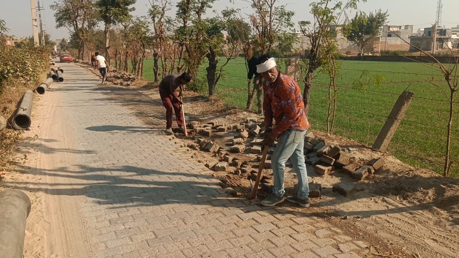 उग्रसेन पूरी, निवासी आजाद नगर। उग्रसेन पूरी, निवासी आजाद नगर।