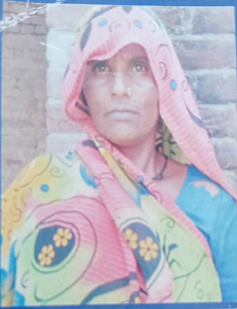 गांव जितौरिया टांडा में हादसे की सूचना पर पहुंचे एसडीएम। संवाद