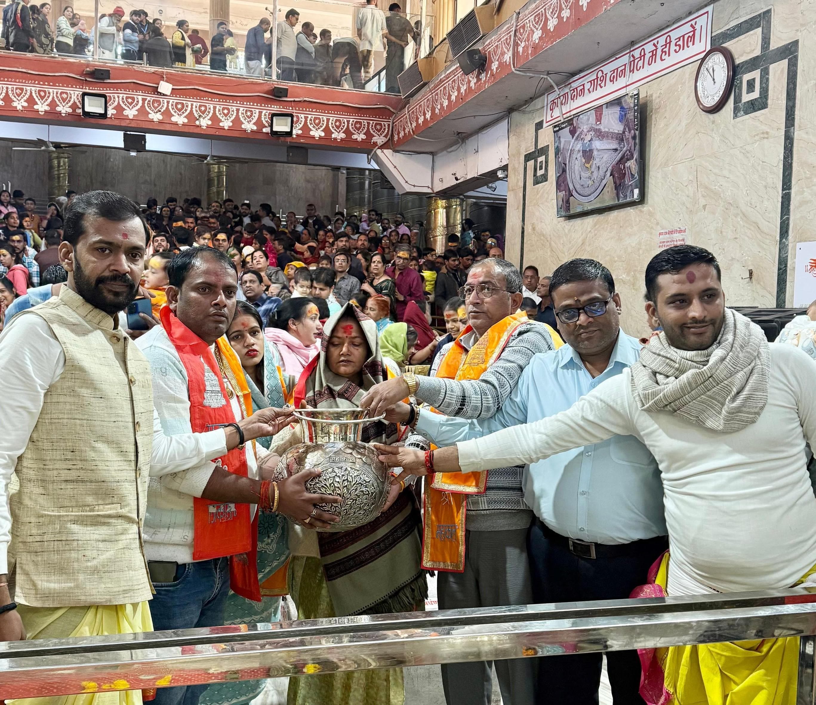 जानिए आज भस्मारती मे वैष्णव तिलक लगाकर क्यों सजे बाबा महाकाल और मंदिर में क्या आया दान..