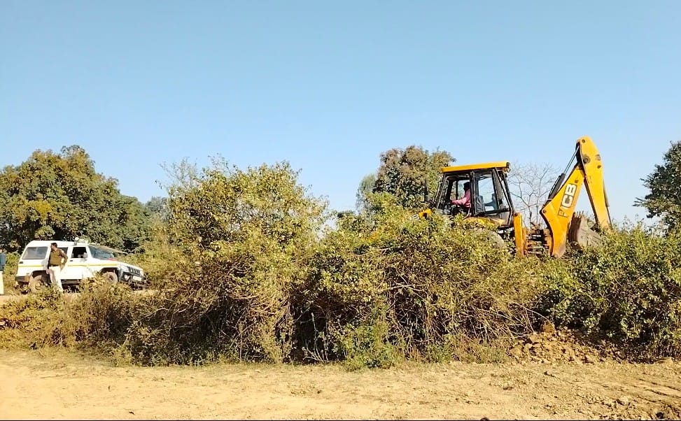 मुरूम का अवैध उत्खनन और परिवहन पर पुलिस कार्यवाही