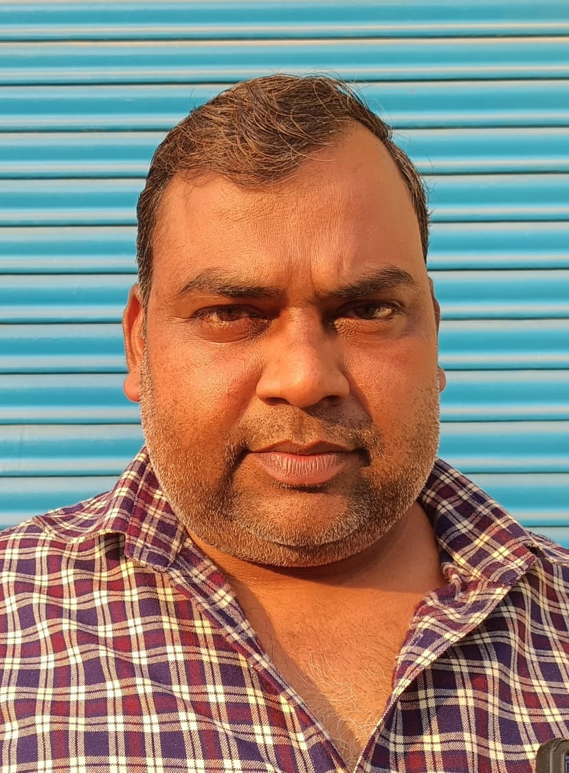 अमरिया कस्बे में ब्लॉक के सामने हाईवे पर खड़ी मोटरसाइकिलें।संवाद अमरिया कस्बे में ब्लॉक के सामने हाईवे पर खड़ी मोटरसाइकिलें।संवाद
