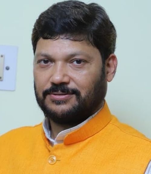 मालवीय अवास गृह पर धरने पर बैठे बौद्ध भिक्षु व अन्य संगठन के लोग। स्रोत- स्वयं मालवीय अवास गृह पर धरने पर बैठे बौद्ध भिक्षु व अन्य संगठन के लोग। स्रोत- स्वयं