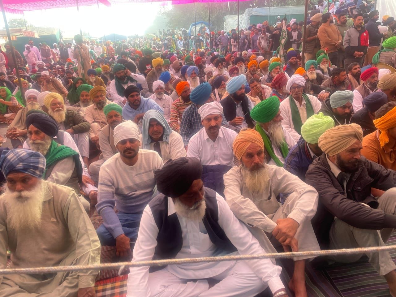16 जेएनडी31: खनौरी बार्डर पर पहुंचे जुलाना क्षेत्र के किसान। स्रोत किसान 16 जेएनडी31: खनौरी बार्डर पर पहुंचे जुलाना क्षेत्र के किसान। स्रोत किसान