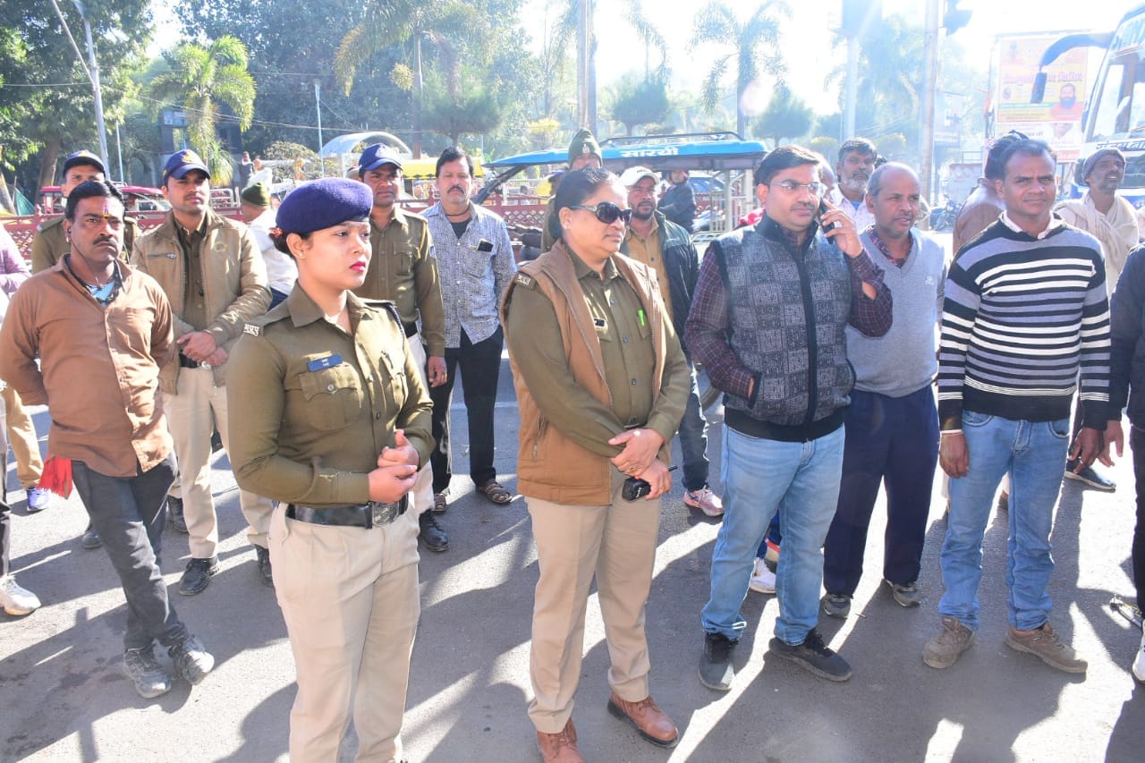 फिर चला मोहन सरकार का बुलडोजर, मंदिर और मस्जिद के बीच हो रहा था अवैध निर्माण हिंदू संगठन की शिक फिर चला मोहन सरकार का बुलडोजर, मंदिर और मस्जिद के बीच हो रहा था अवैध निर्माण हिंदू संगठन की शिक