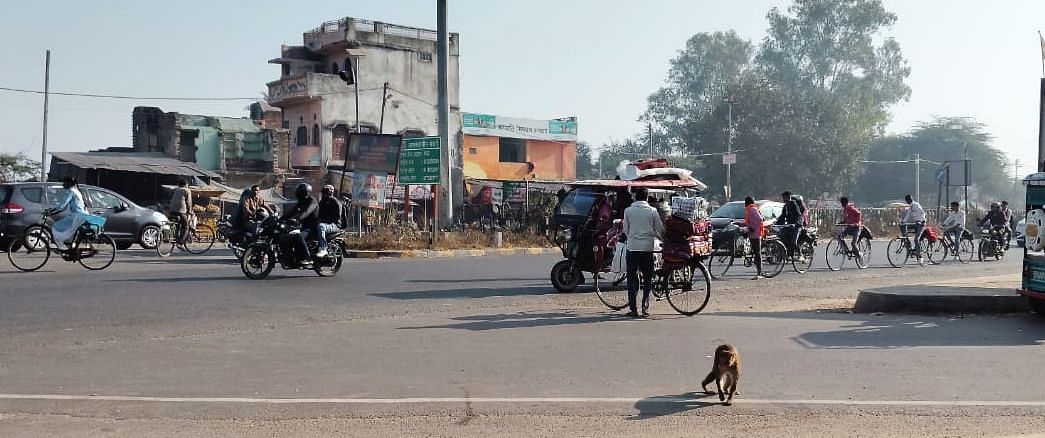 लखनऊ-अयोध्या हाईवे स्थित रामसनेहीघाट के दिलोना मोड़ पर इस कट को बंद करने का दिया गया प्रस्ताव।