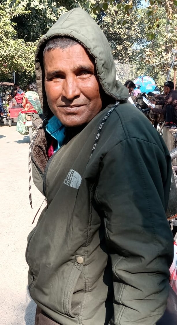 पीलीभीत के जिला चिकितसालय परिसर में आयोजित दिव्यांग शिविर में पहुंचे लोग।संवाद