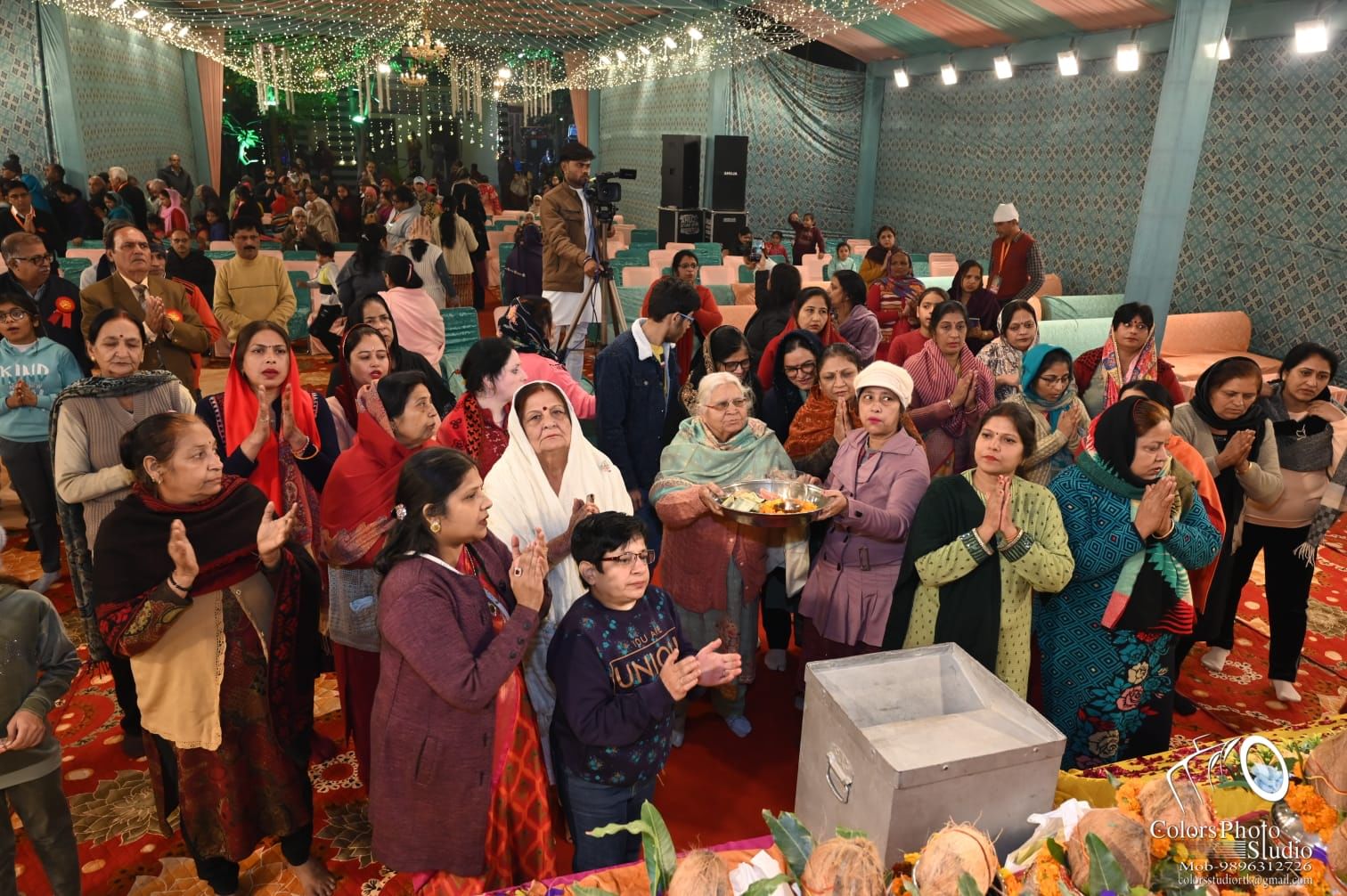 16सीटीके37..कथा के दूसरे दिन व्यास आचार्य देव कृष्ण शौनक प्रवचन देते हुए। स्रोत : ट्रस्ट