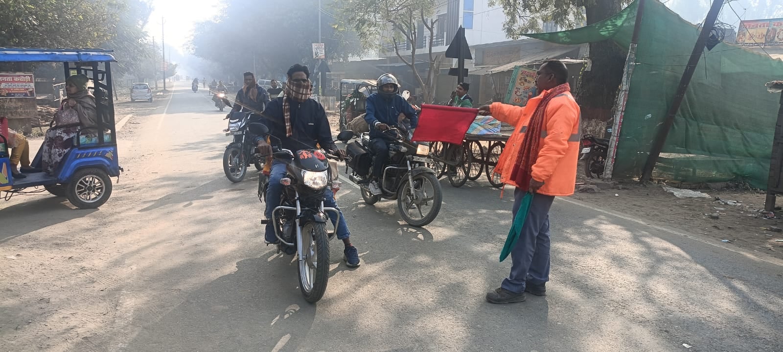 बीसलपुर रेलवे क्रासिंग पर किया जा रहा मरम्मत कार्य।संवाद