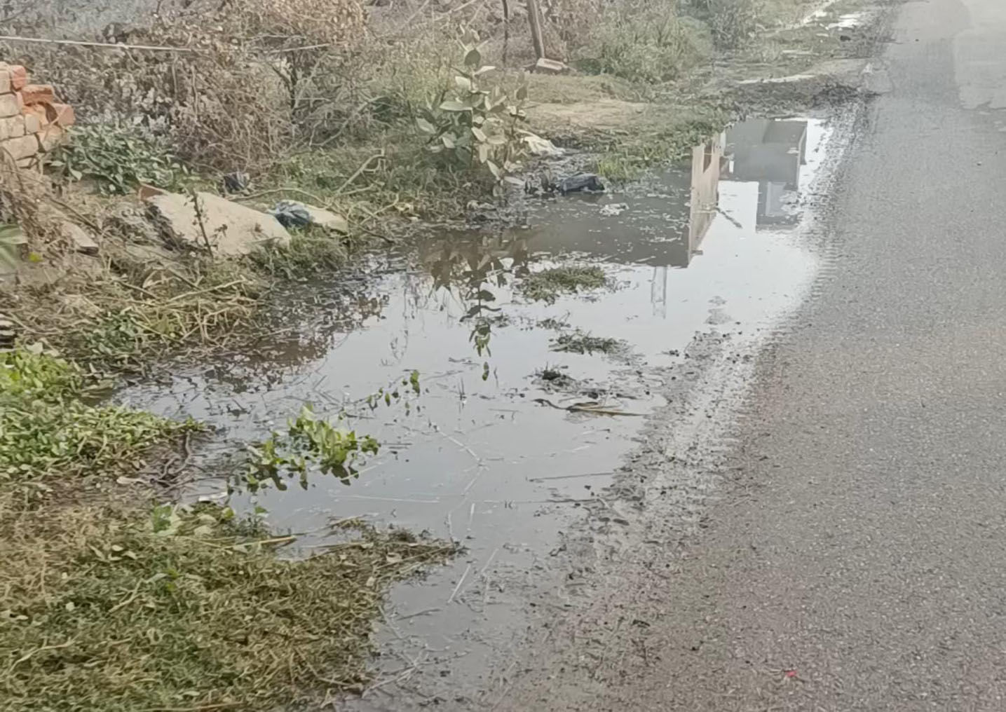 19जेएनडी19: उचाना कलां बाइपास पर भरा गंदा पानी। संवाद