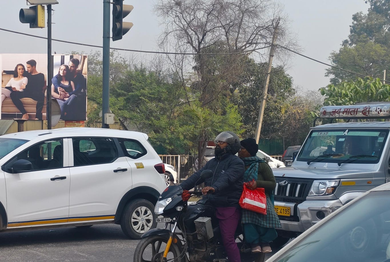 अंबाला-जगाधरी हाईवे पर लगी ट्रैफिक लाइटों की गिनती ़171 तक पहुंची: संवाद अंबाला-जगाधरी हाईवे पर लगी ट्रैफिक लाइटों की गिनती ़171 तक पहुंची: संवाद