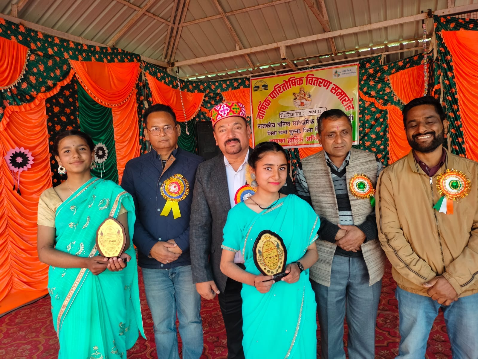 बनेठी स्कूल के वार्षिक समारोह में सांस्कृतिक प्रस्तुति देती छात्राएं। संवाद बनेठी स्कूल के वार्षिक समारोह में सांस्कृतिक प्रस्तुति देती छात्राएं। संवाद