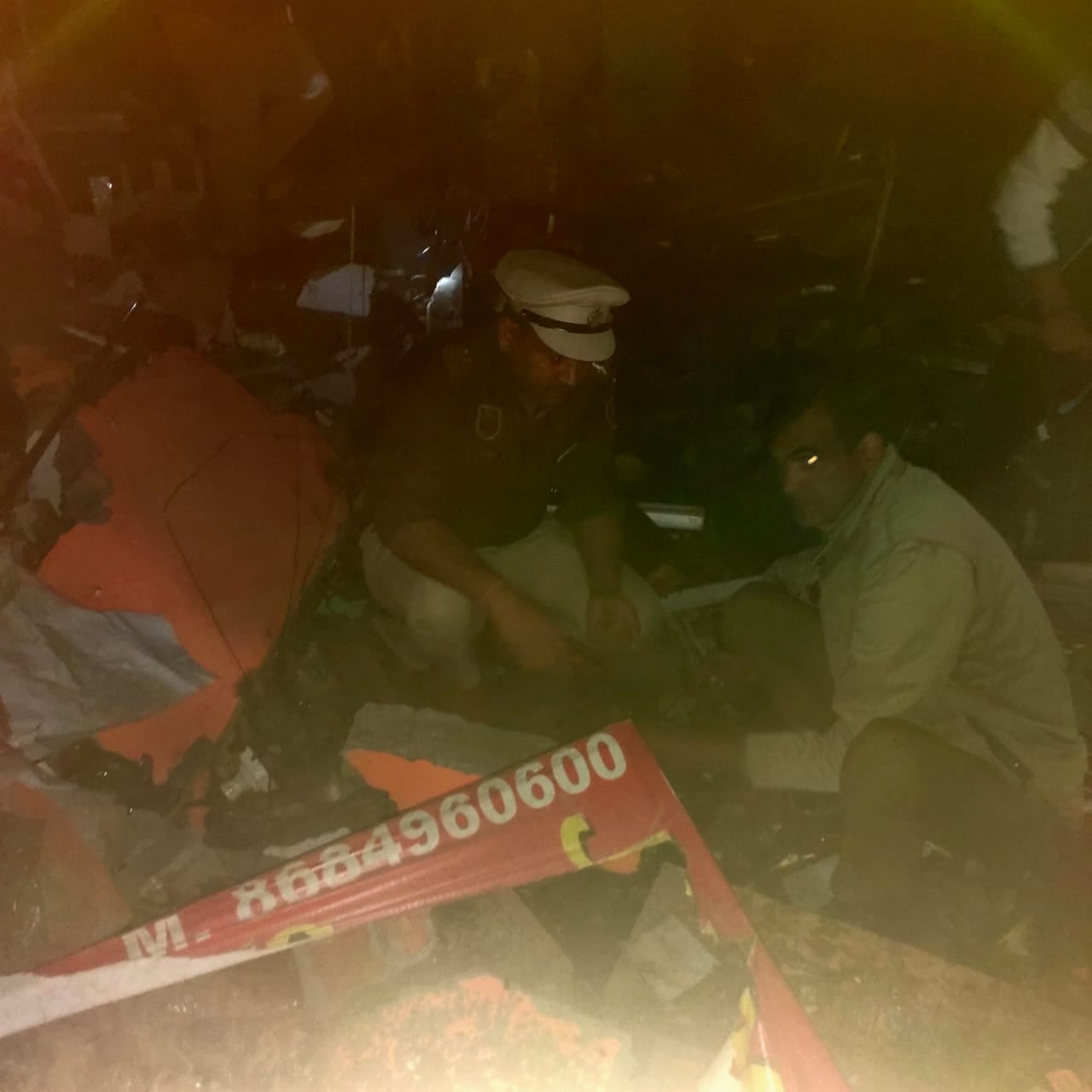-फोटो 64 : गन हाउस के बाहर तैनात पुलिस कर्मी। संवाद