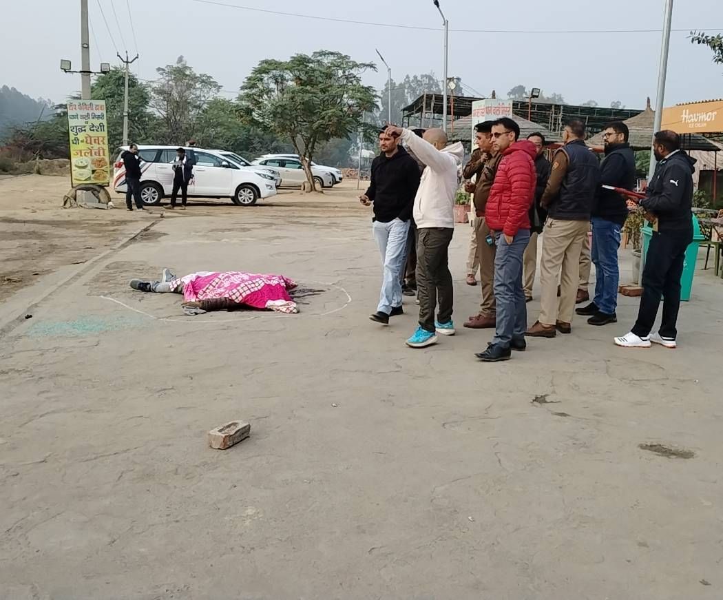 फतेहाबाद के गांव बड़ोपल में होटल पर हुई बदमाशों के साथ मुठभेड़ में घायल पुलिसकर्मी सरजीतसंवाद