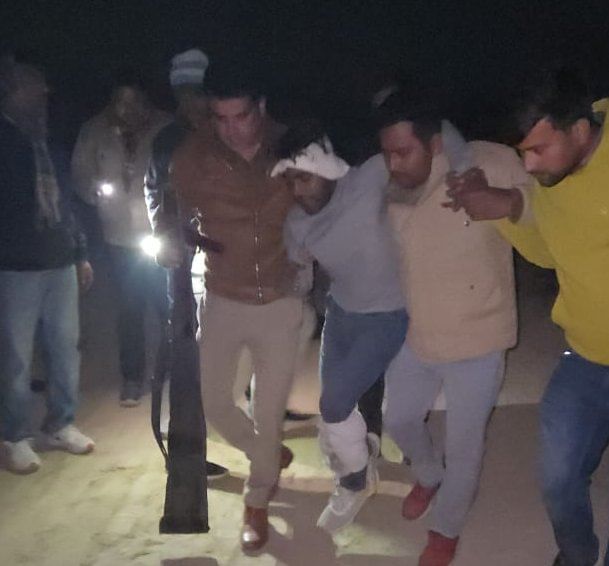 लालगंज कोतवाली पुलिस द्वारा गिरफ्तार सामान के साथ बदमाश। संवाद