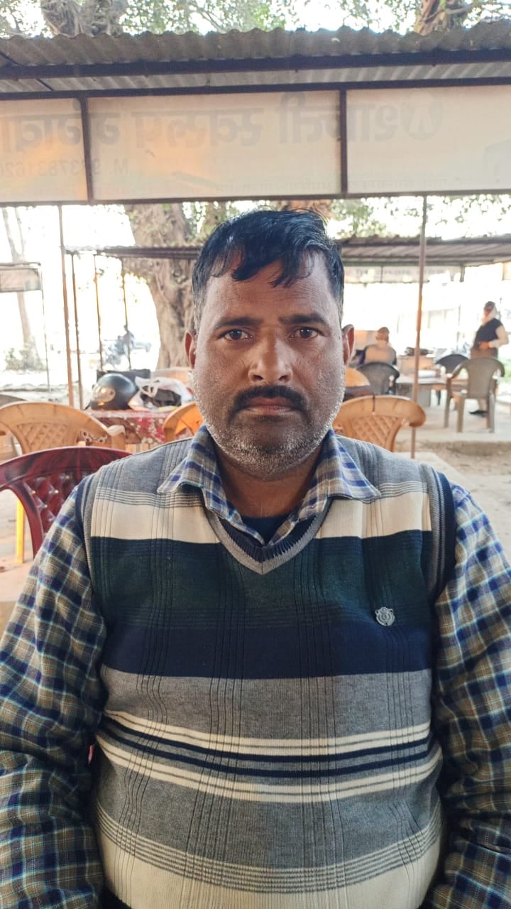 अमरिया कस्बे में हाईवे के कट के सामने संकेतक और सड़क पर नहीं बनी पट्टी ।संवाद अमरिया कस्बे में हाईवे के कट के सामने संकेतक और सड़क पर नहीं बनी पट्टी ।संवाद