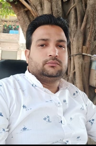 अमरिया कस्बे में हाईवे के कट के सामने संकेतक और सड़क पर नहीं बनी पट्टी ।संवाद अमरिया कस्बे में हाईवे के कट के सामने संकेतक और सड़क पर नहीं बनी पट्टी ।संवाद