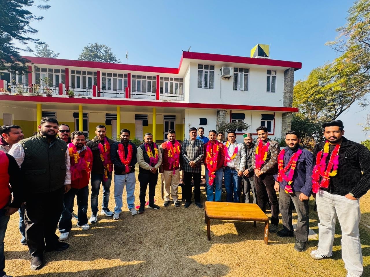 बिलासपुर में नवनियुक्त युकां पदाधिकारियों के स्वगात करते कार्यकर्ता। संवाद बिलासपुर में नवनियुक्त युकां पदाधिकारियों के स्वगात करते कार्यकर्ता। संवाद