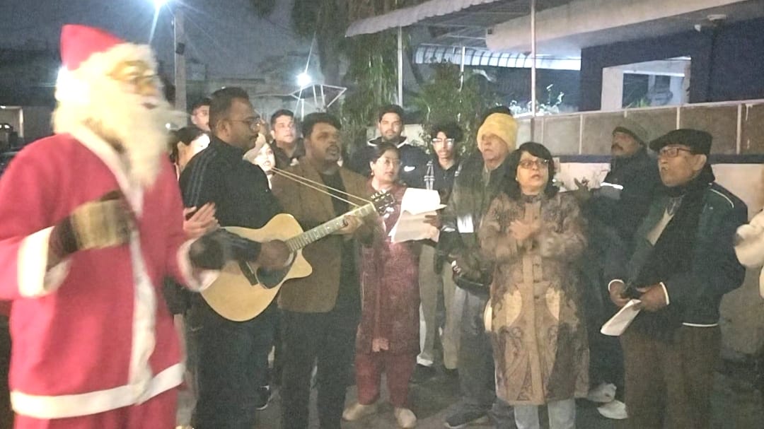 क्रिसमस को लेकर शहर के चर्च सजे आकर्षक रोशनी से क्रिसमस को लेकर शहर के चर्च सजे आकर्षक रोशनी से