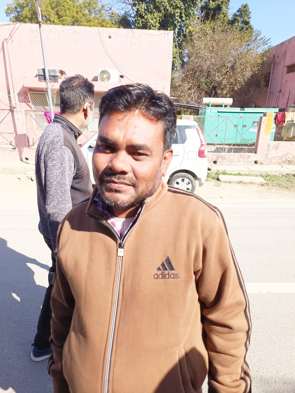 पीलीभीत के जिला चिकित्सालय में ईएनटी कक्ष में खाली पड़ी कुर्सी।संवाद