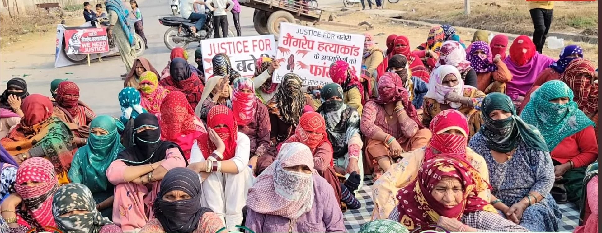 21जेएनडी28: कालवन गांव में जाम लगा रही महिलाएं। संवाद 21जेएनडी28: कालवन गांव में जाम लगा रही महिलाएं। संवाद