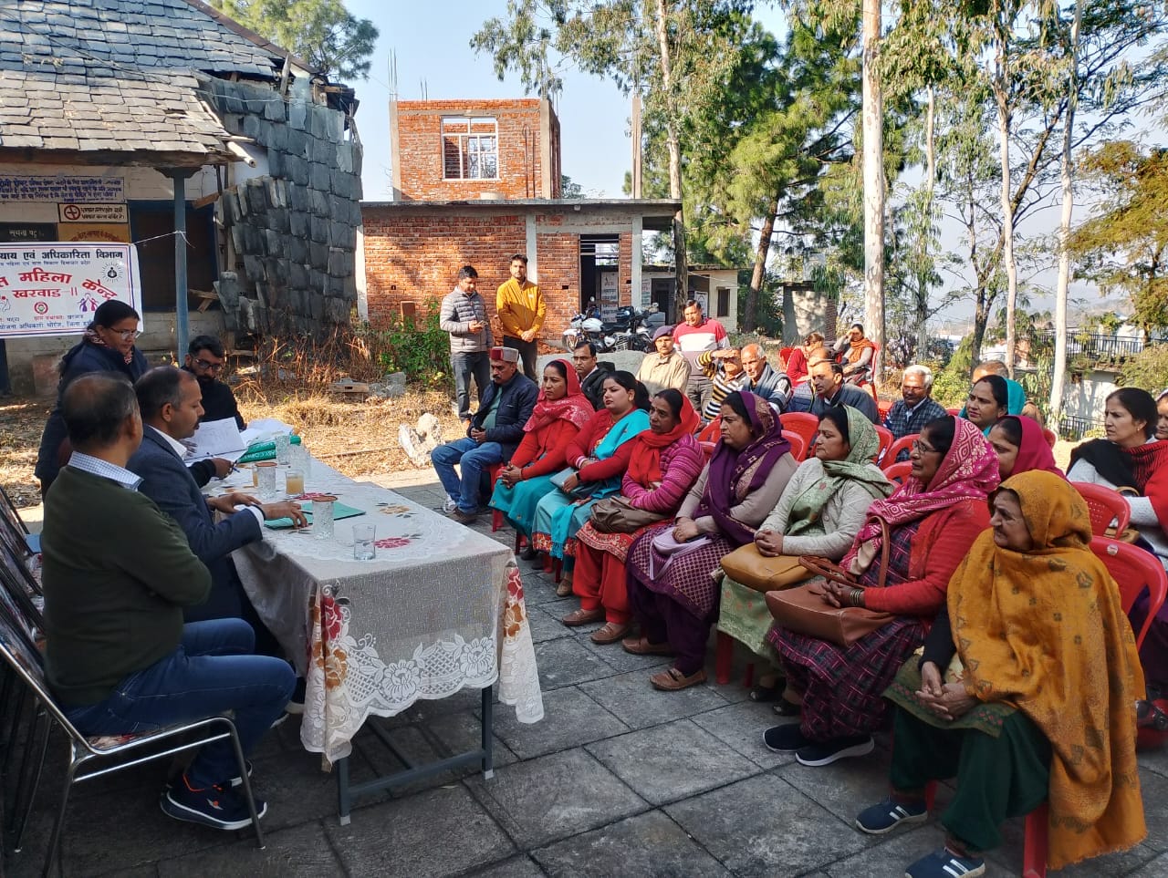 ग्राम पंचायत कियाराबाग में आयोजित प्रशासन गांव की ओर कार्यक्रम के दौरान जनसमस्याओं का निवारण कर ग्राम पंचायत कियाराबाग में आयोजित प्रशासन गांव की ओर कार्यक्रम के दौरान जनसमस्याओं का निवारण कर