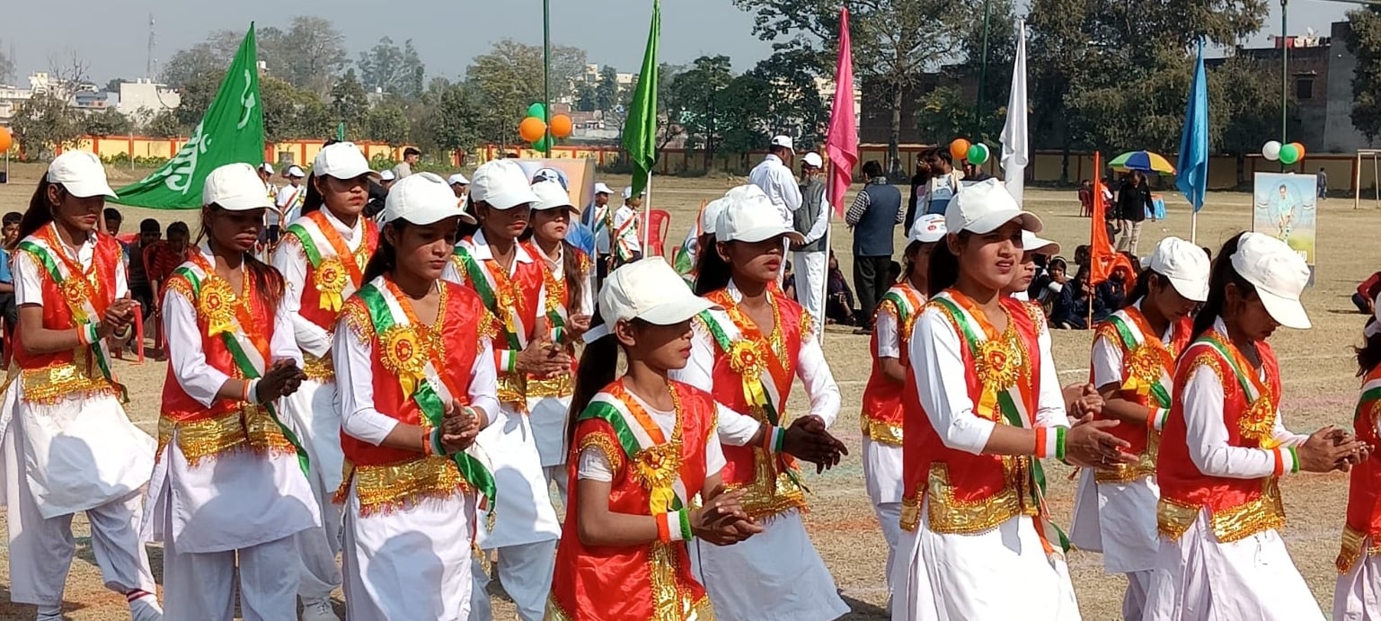 पीलीभीत के गांधी स्टेडियम में मंडलीय खेलकूद प्रतियोगिता में कुश्ती में प्रतिभाग करते बच्चे।संवा पीलीभीत के गांधी स्टेडियम में मंडलीय खेलकूद प्रतियोगिता में कुश्ती में प्रतिभाग करते बच्चे।संवा