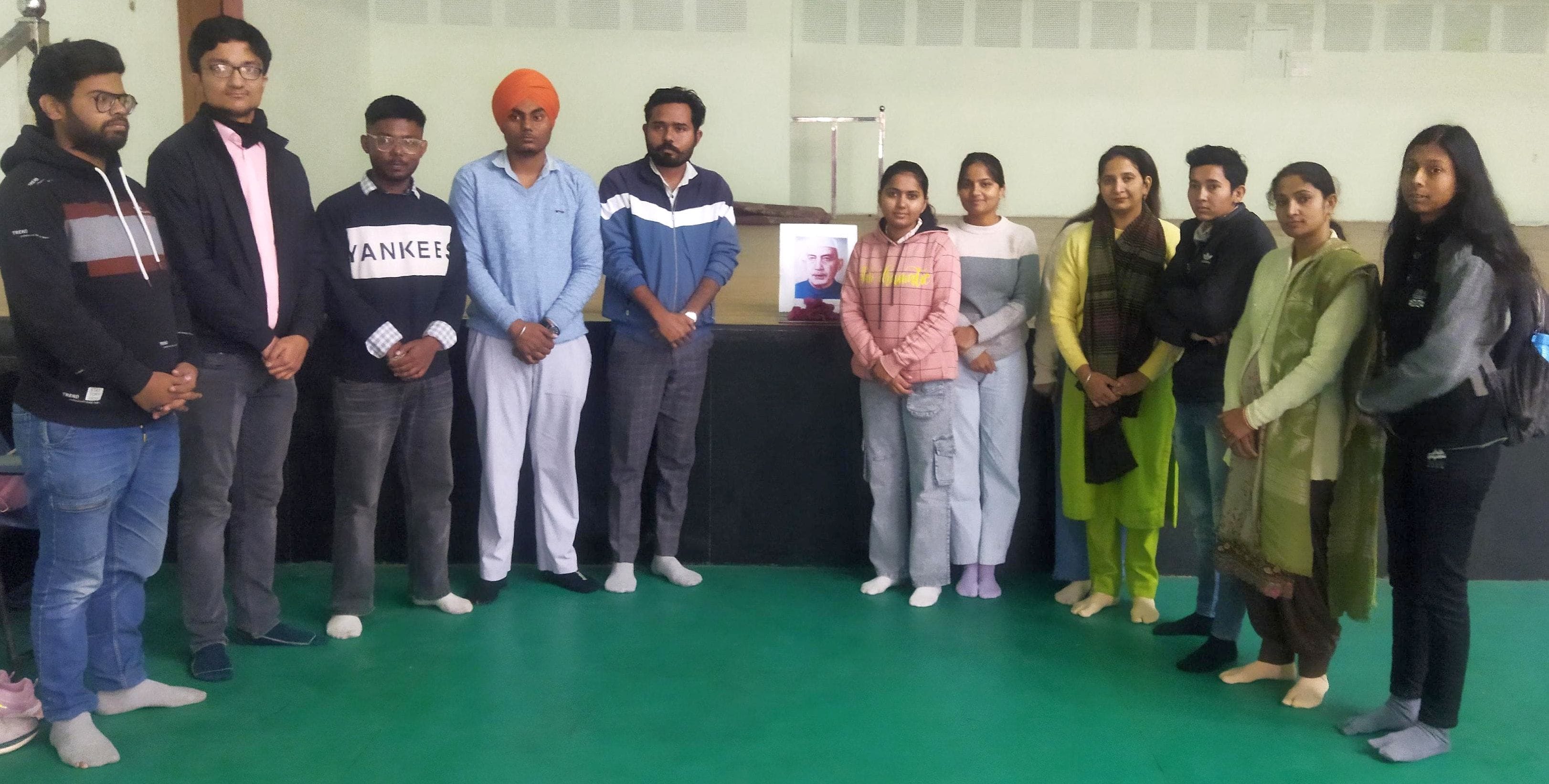 23जेएनडी20-सीआरएसयू में चौ. चरण सिंह की जयंती मनाते हुए संगठन सदस्य। स्रोत संगठन 23जेएनडी20-सीआरएसयू में चौ. चरण सिंह की जयंती मनाते हुए संगठन सदस्य। स्रोत संगठन