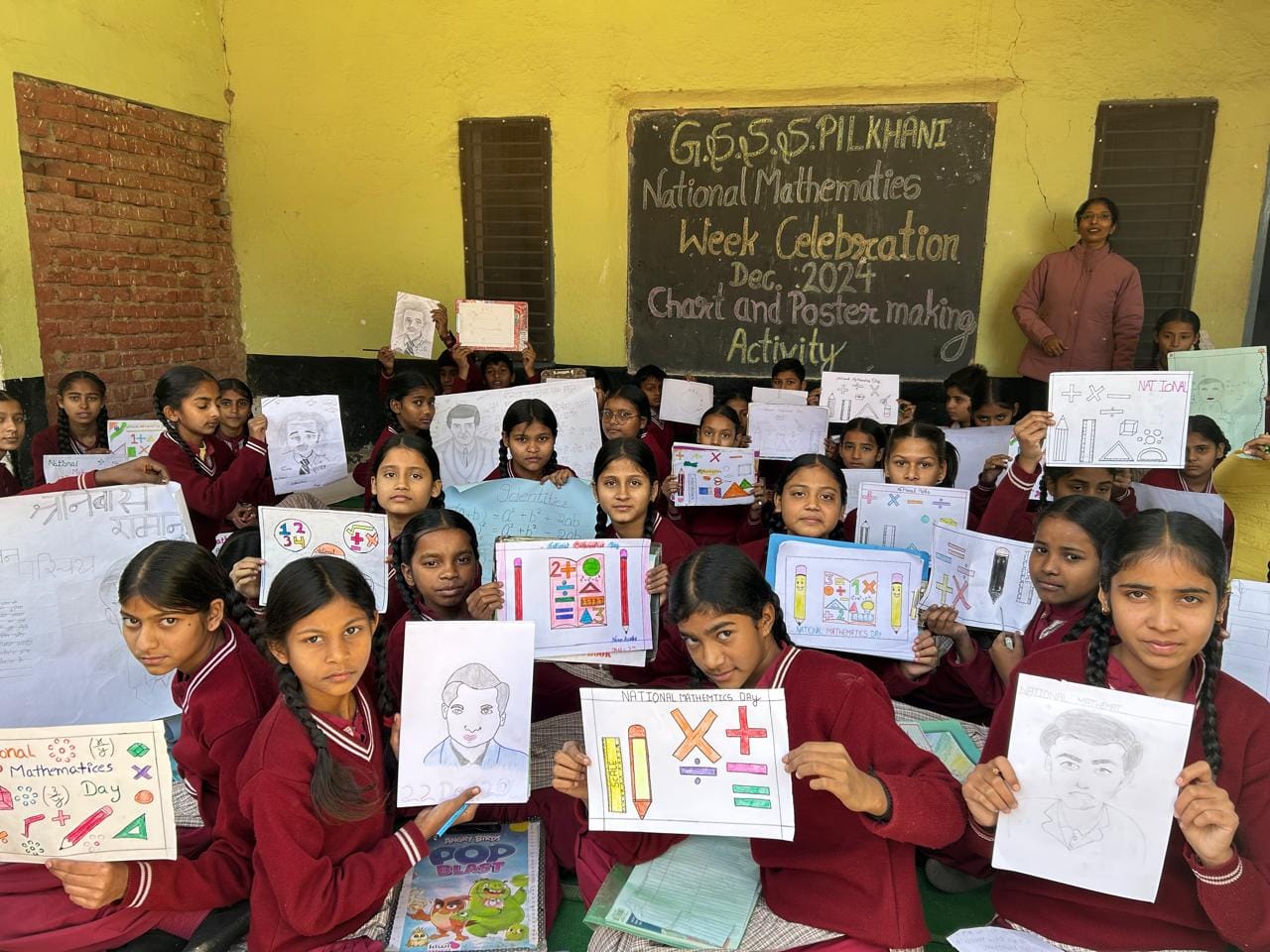राजकीय स्कूलों में छात्राओं ने लगाई गणित विषय की मेहंदी। विभाग राजकीय स्कूलों में छात्राओं ने लगाई गणित विषय की मेहंदी। विभाग