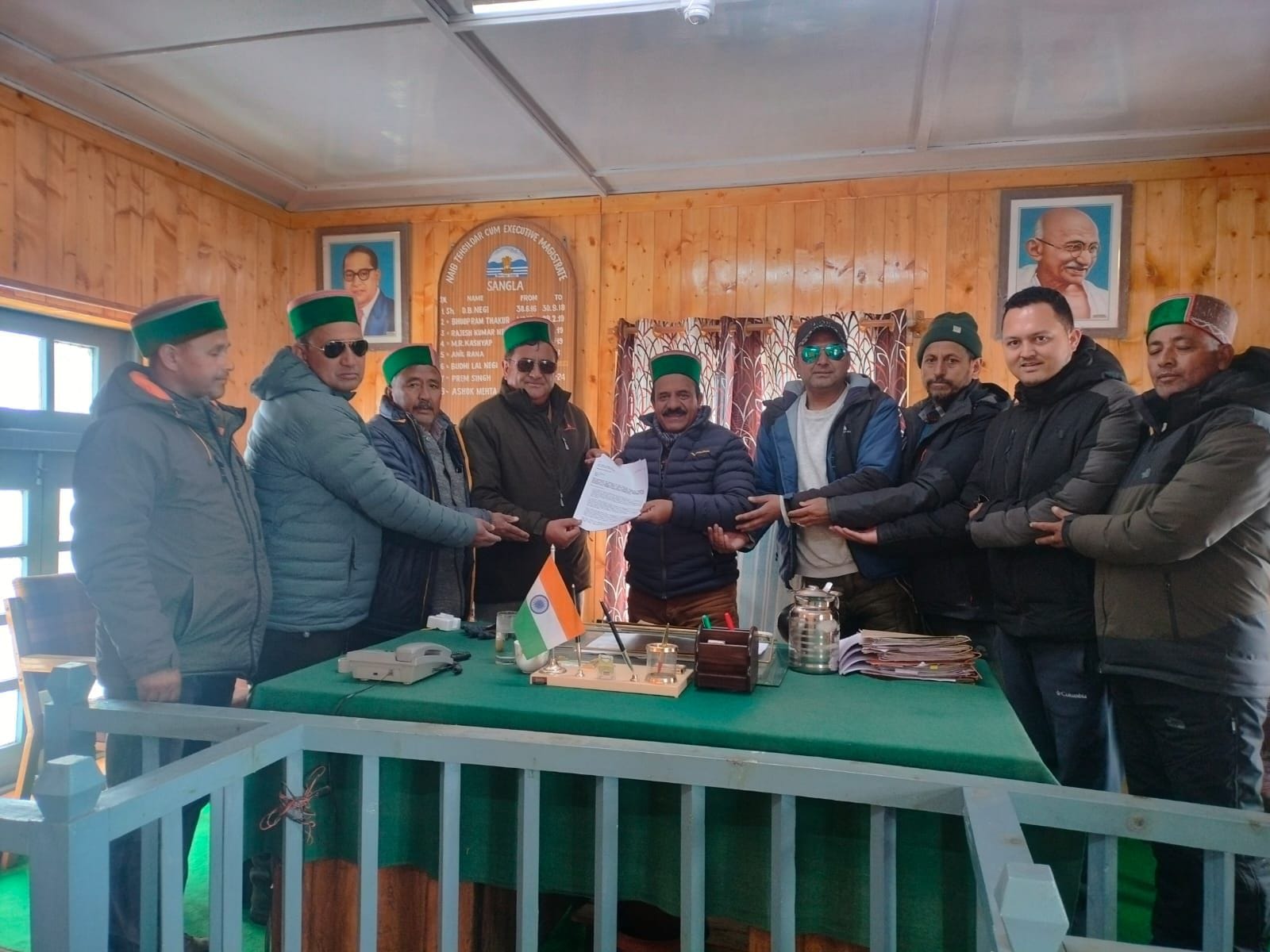 संविधान निर्माता डॉ. भीमराव अंबेडकर पर की गई आपत्तिजनक टिप्पणी को लेकर सांगला में कांग्रेस कार संविधान निर्माता डॉ. भीमराव अंबेडकर पर की गई आपत्तिजनक टिप्पणी को लेकर सांगला में कांग्रेस कार