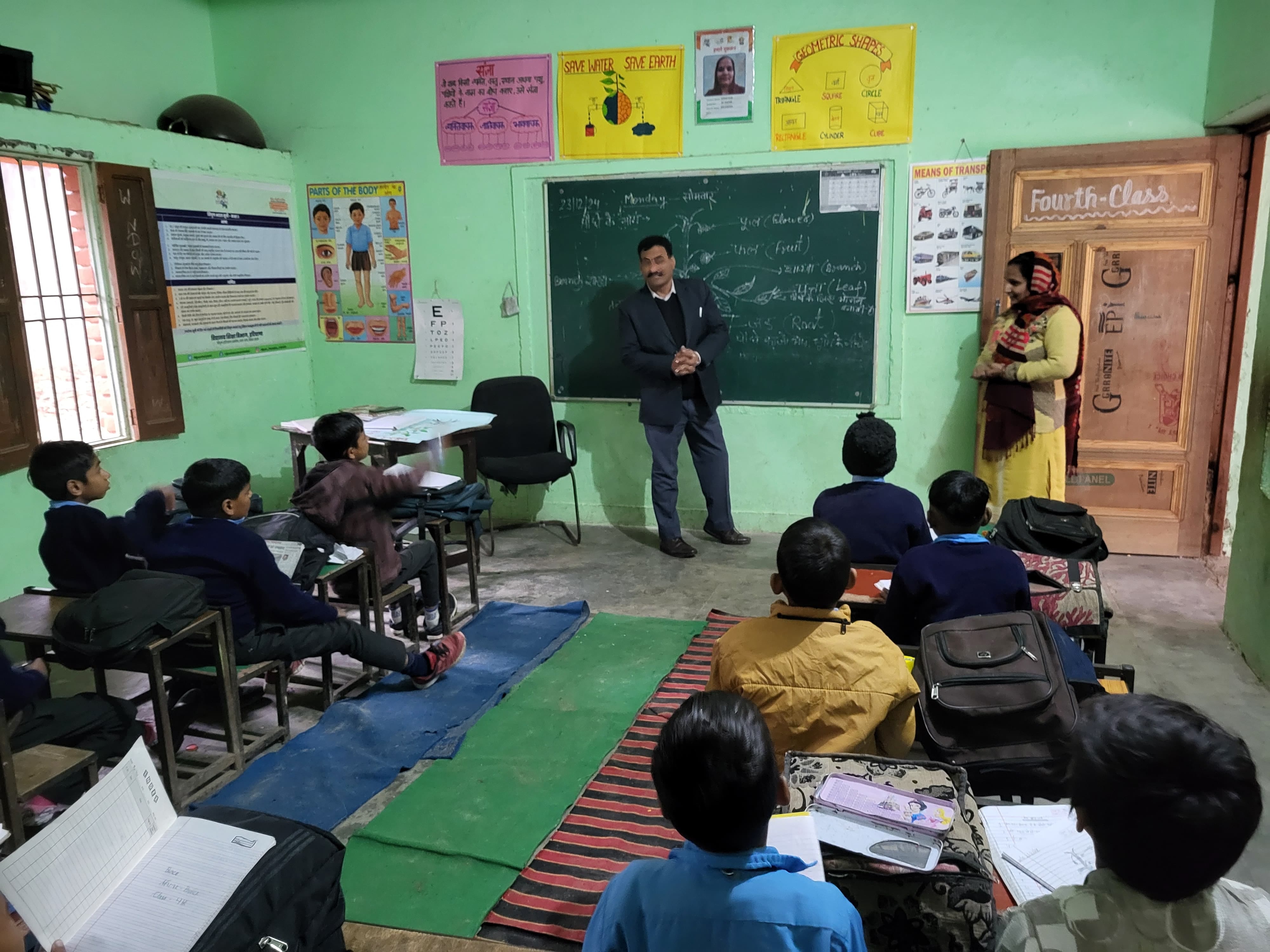 शिक्षा-दीक्षा पर्यवेक्षण के दौरान राजकीय स्कूल जाटल में एसएमसी सदस्यों व शिक्षकों के साथ बैठक