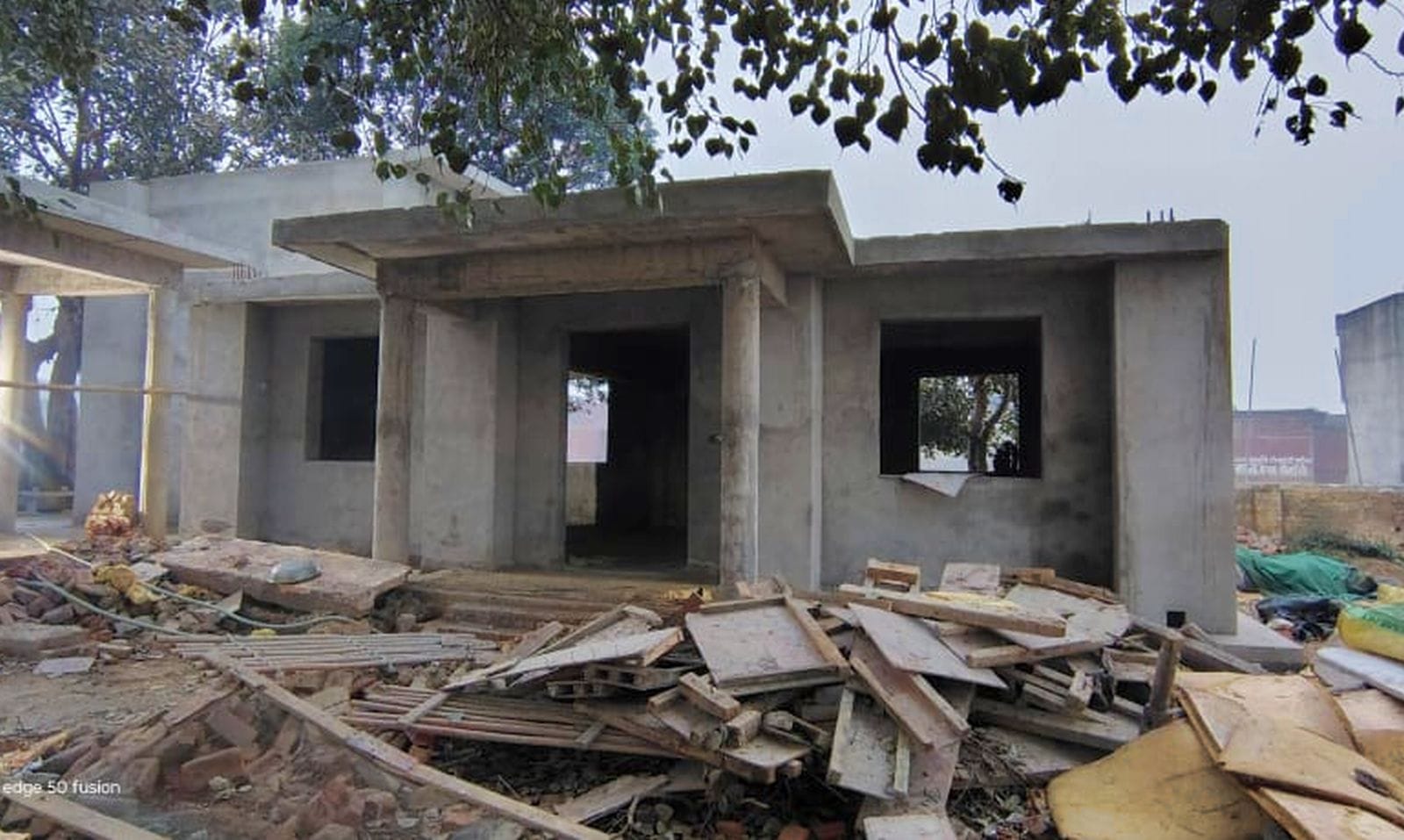 दातागंज क्षेत्र के गांव नवीगंज में मलाई देवी मंदिर पर चल रहा निर्माण कार्य। संवाद दातागंज क्षेत्र के गांव नवीगंज में मलाई देवी मंदिर पर चल रहा निर्माण कार्य। संवाद