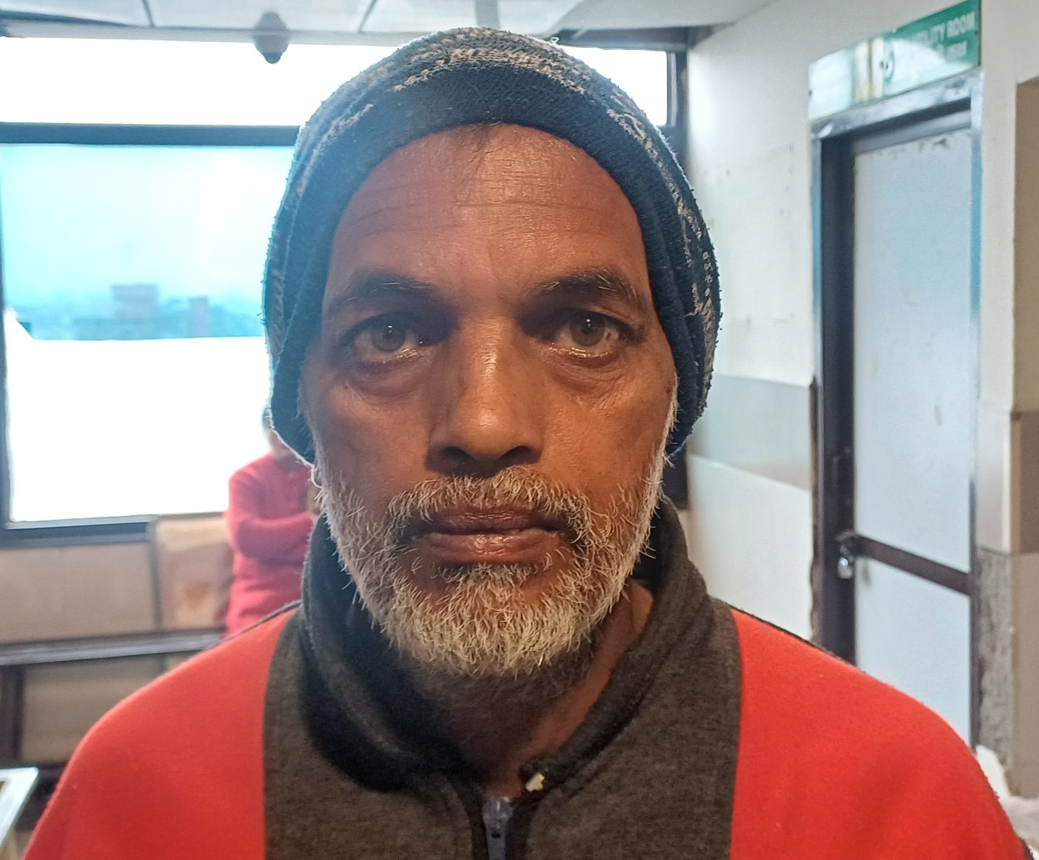 अंबाला छावनी नागरिक अस्पताल में आधार सेंटर पर परेशान होते लोग। संवाद अंबाला छावनी नागरिक अस्पताल में आधार सेंटर पर परेशान होते लोग। संवाद