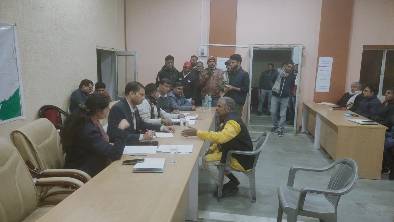 जिला कलक्टर ने पीसांगन में की रात्रि चौपाल